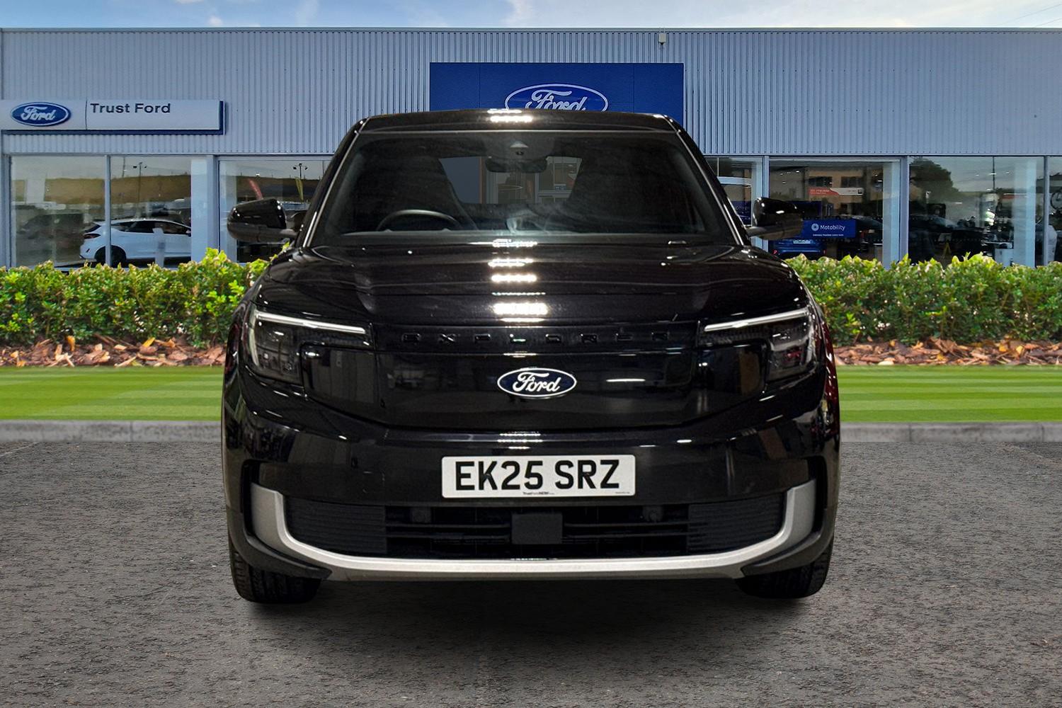Ford Explorer Photo 5