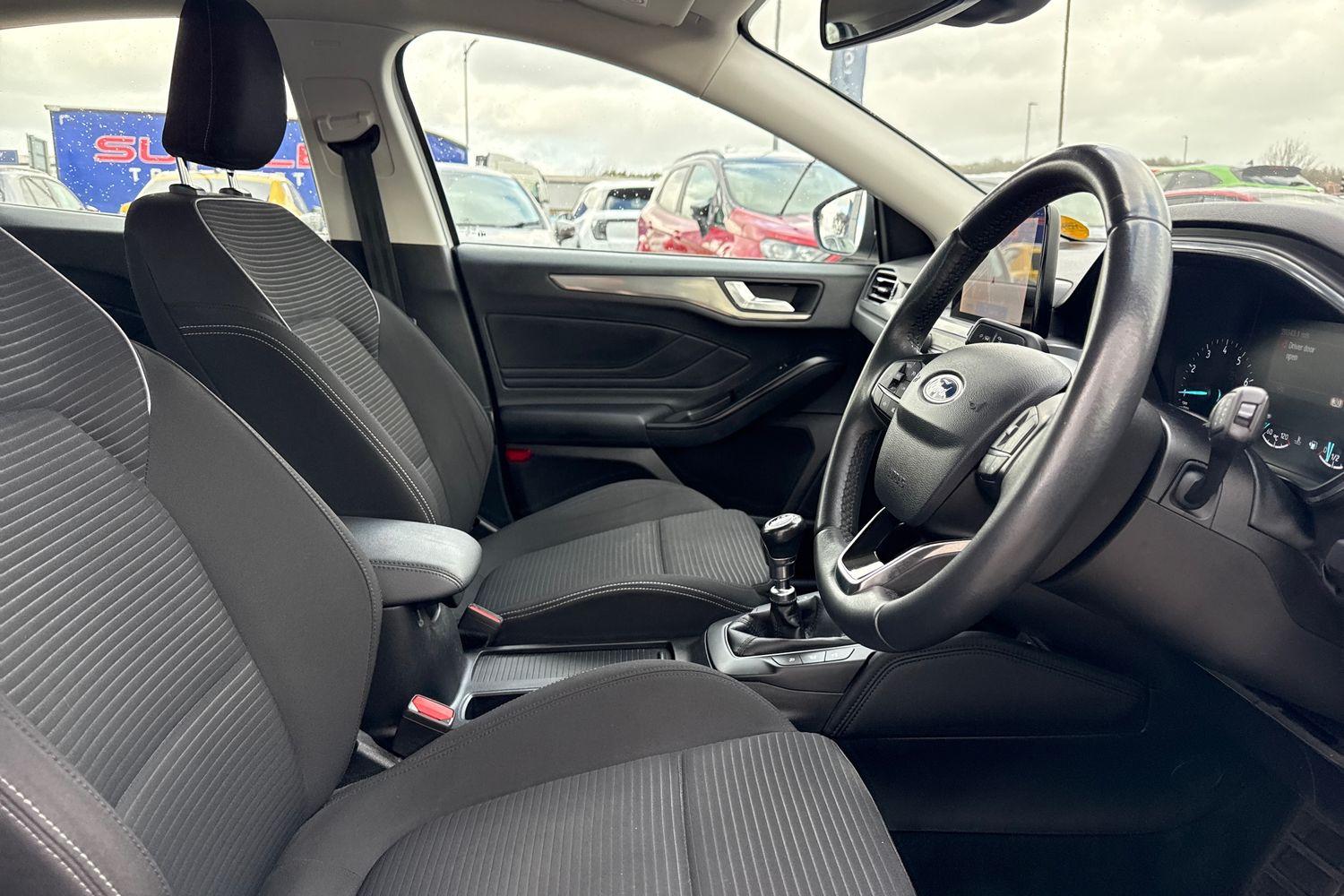 Ford FOCUS Photo 16