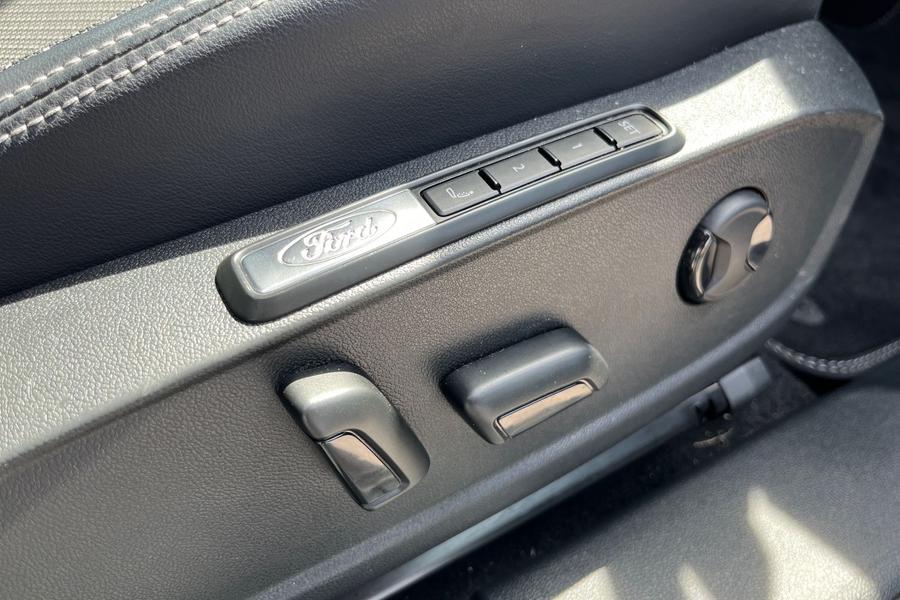 Ford EXPLORER Photo autoimg-f8d6fdd34fb615e6f566db3e02e2e11ad7cc508d.jpg