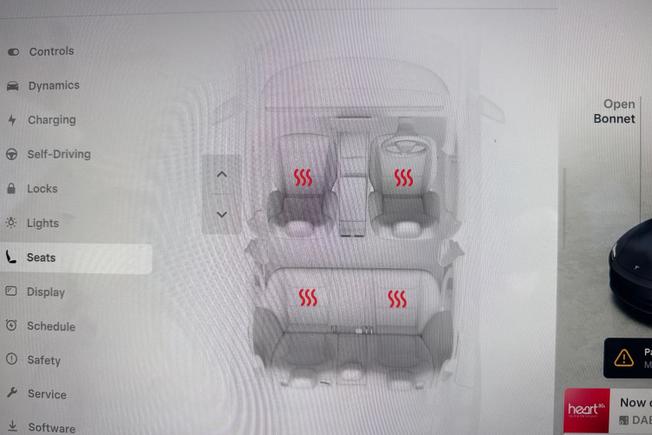 TESLA Model 3 Photo 33