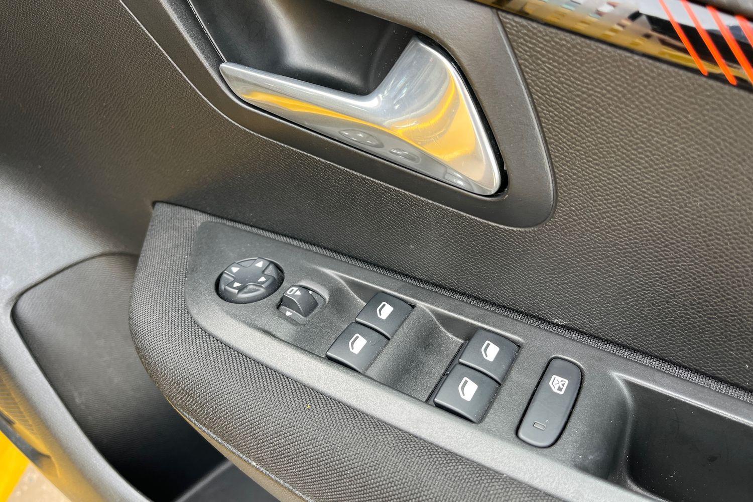 Peugeot 208 Photo 15