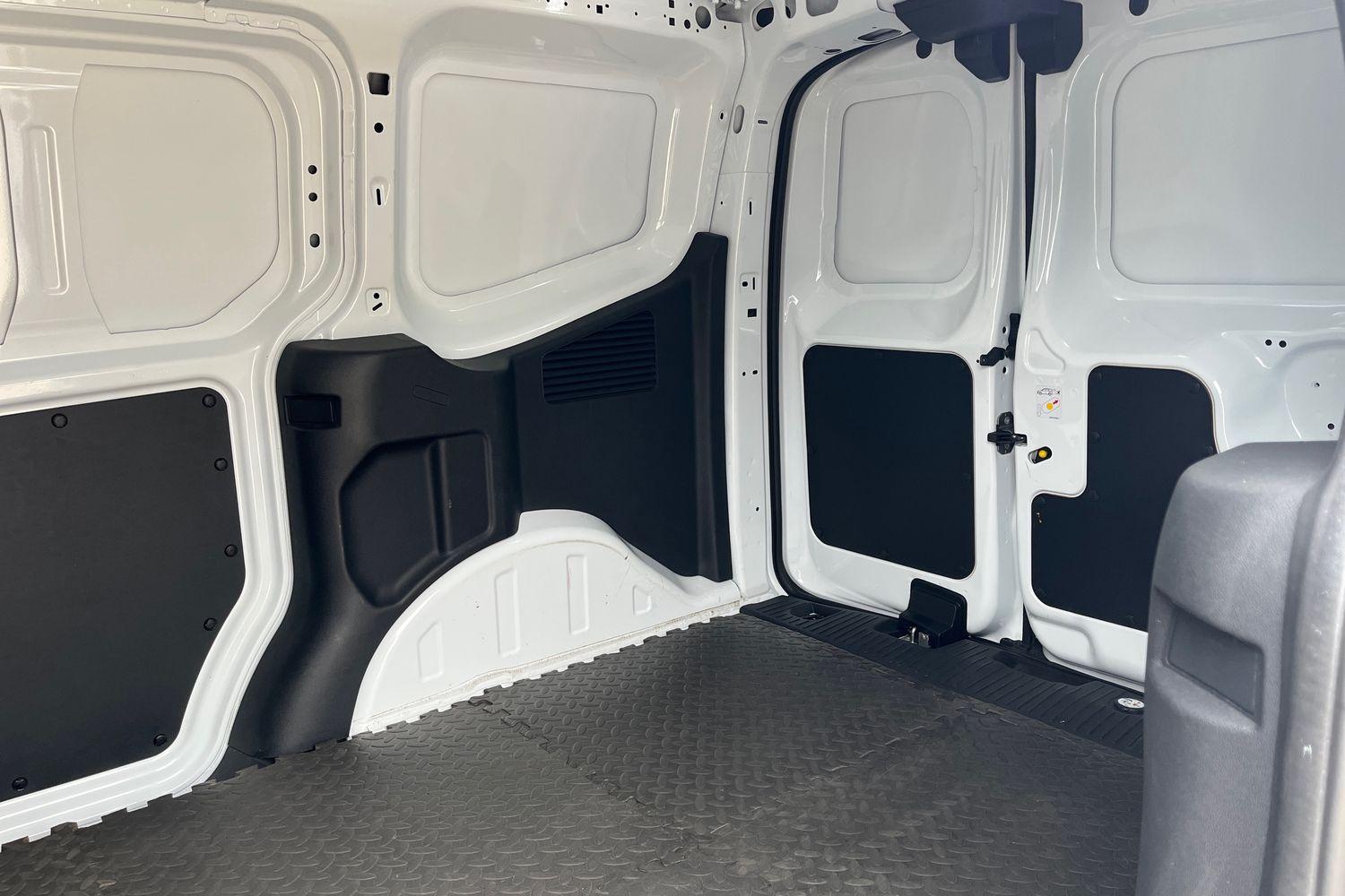 Ford TRANSIT COURIER Photo 3