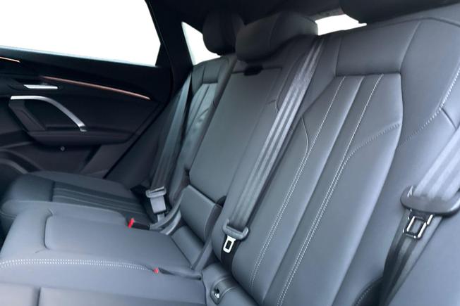 AUDI Q5 SUV Photo 9