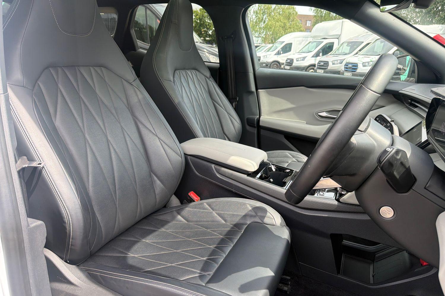 Ford Explorer Photo 16