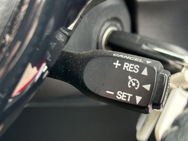TOYOTA Yaris Photo 30