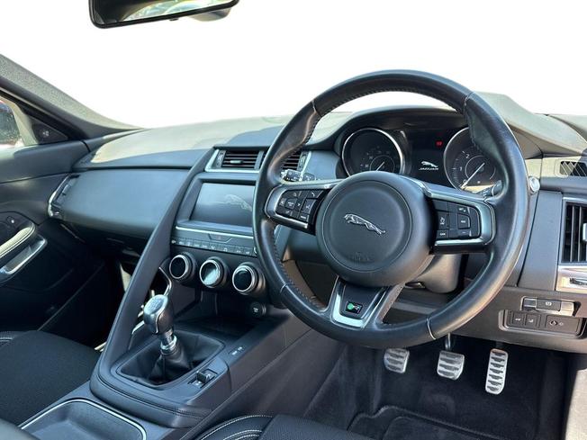 JAGUAR E-Pace Photo 6