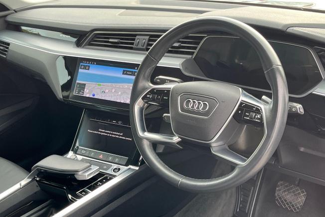 AUDI e-tron Photo 6