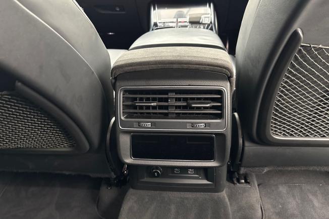 AUDI Rsq8 Photo 25
