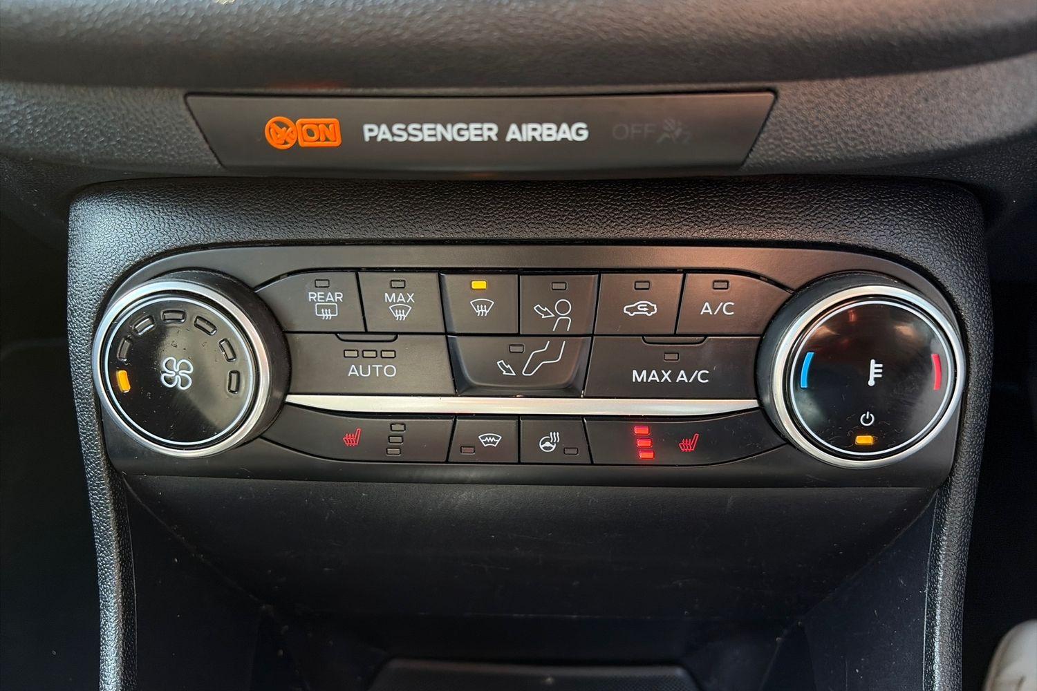 Ford FIESTA Photo 25
