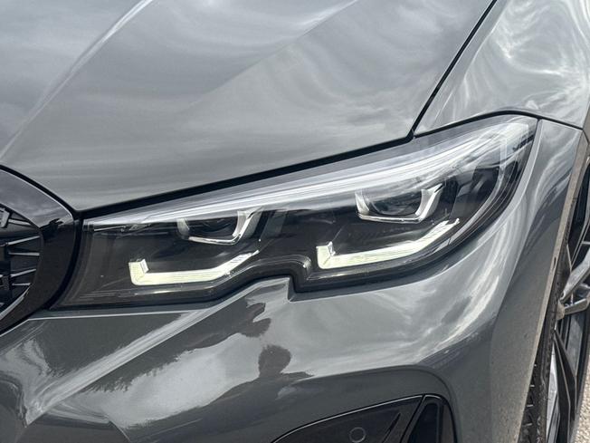 BMW 3 Series Photo 19