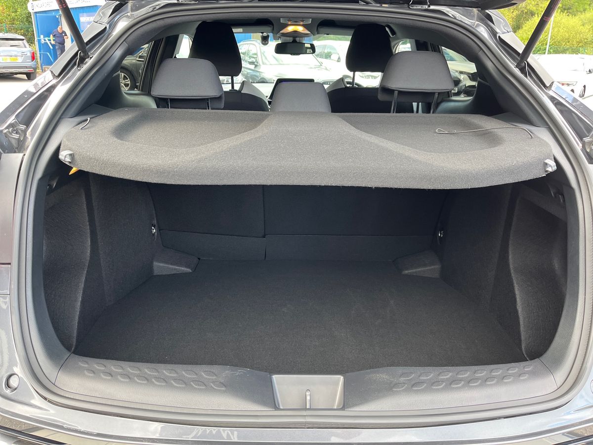 Toyota C-HR Photo 21