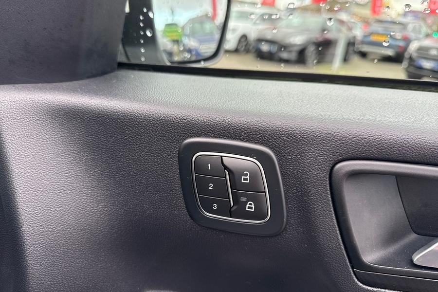 Ford KUGA Photo autoimg-f907d1bffd2a4ad17954d5c6d50967df7303ff7e.jpg