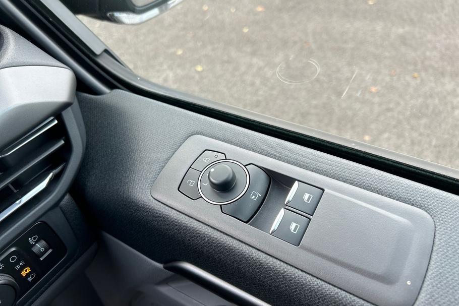 Used Ford E-TOURNEO CUSTOM 40