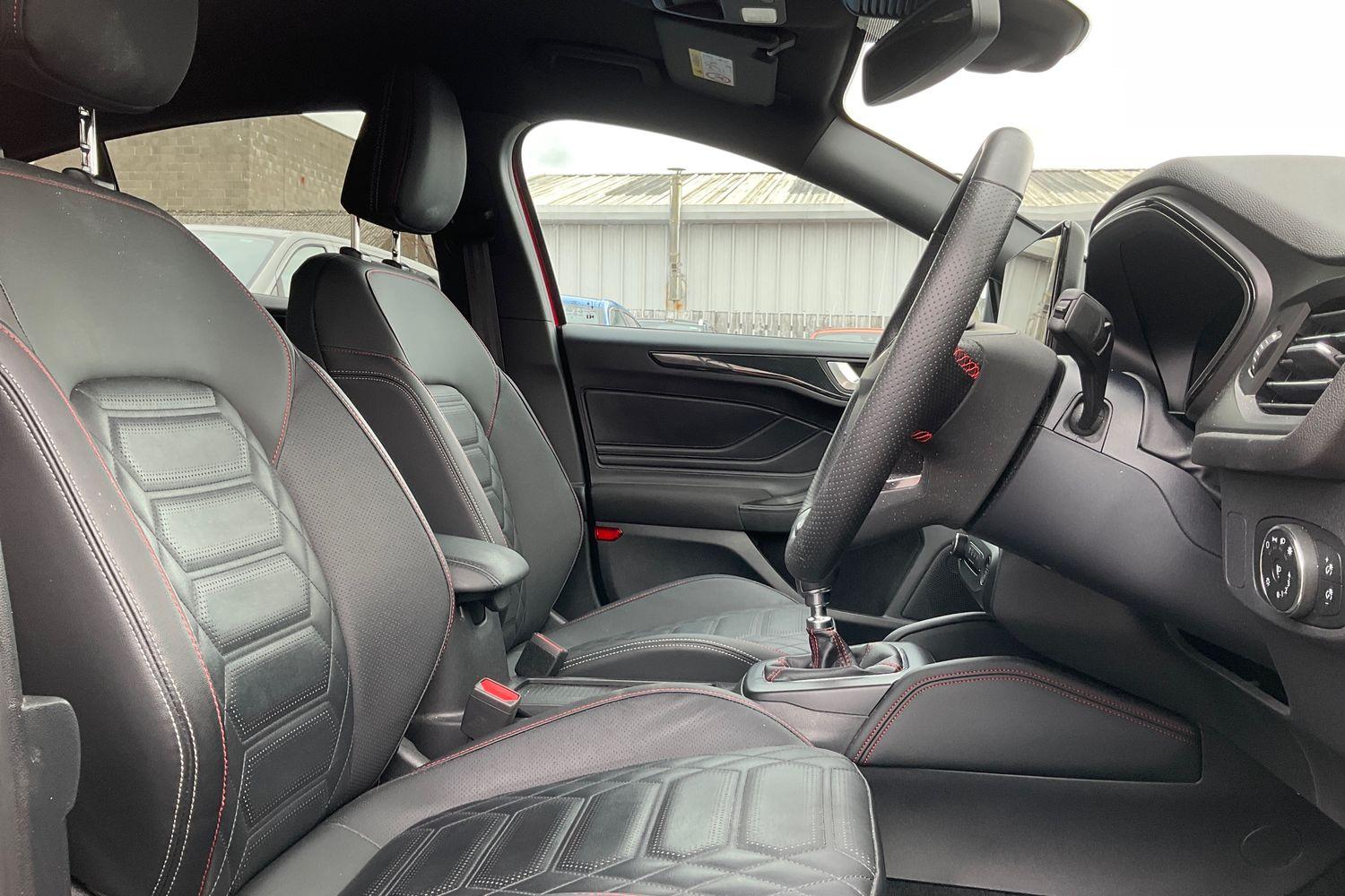 Ford FOCUS Photo 16