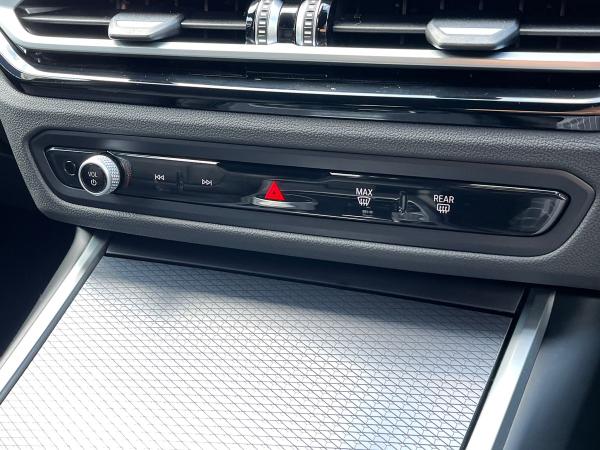 BMW 3 Series Photo autoimg-f919cf159487715eb19fdc19c4ccb76a29090b92.jpg