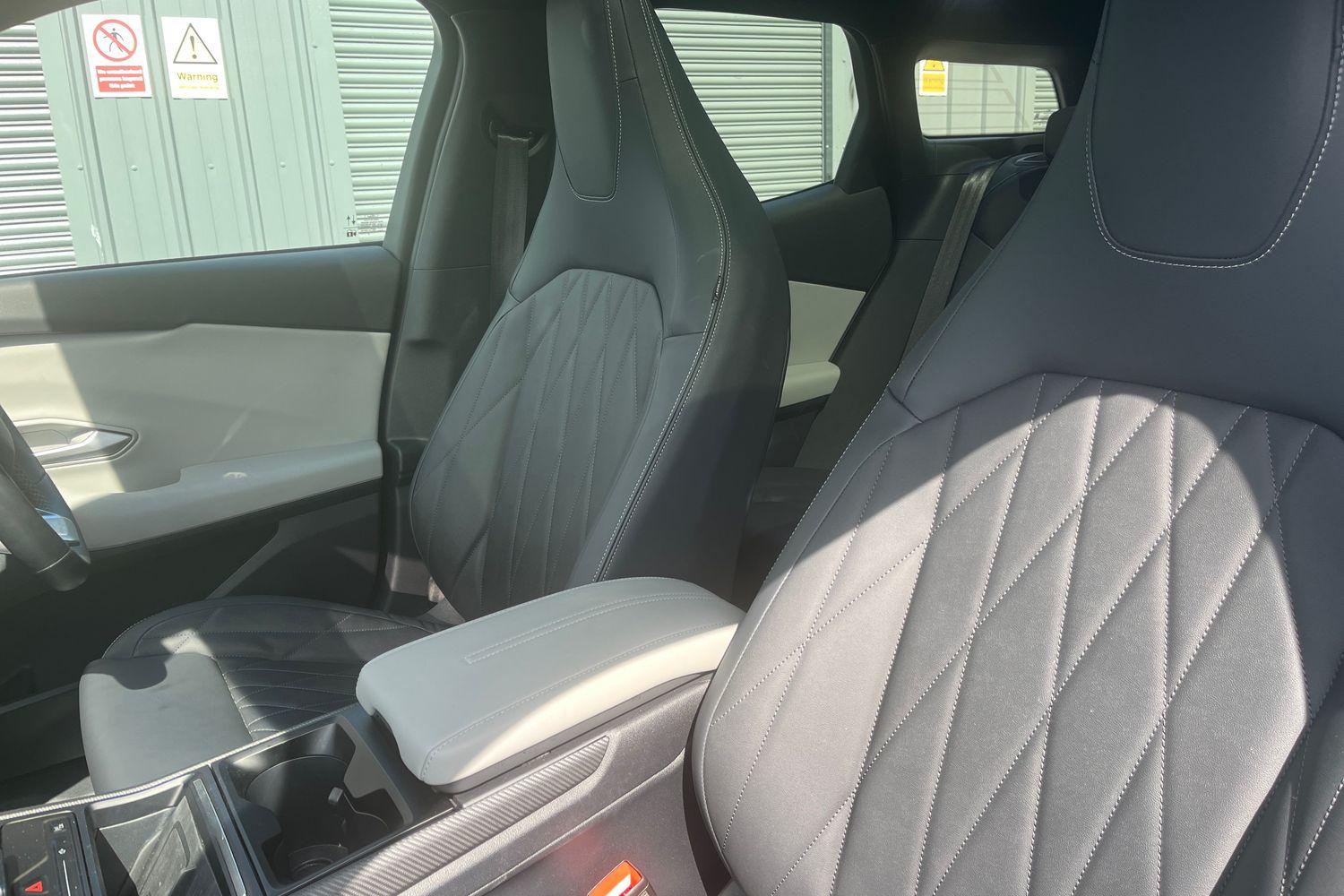 Ford Explorer Photo 18