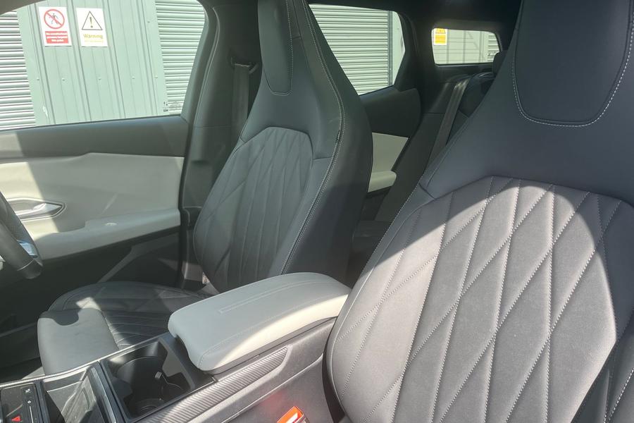Ford Explorer Photo autoimg-f91add5b687e6340b467a457a00725ff3ee8021f.jpg