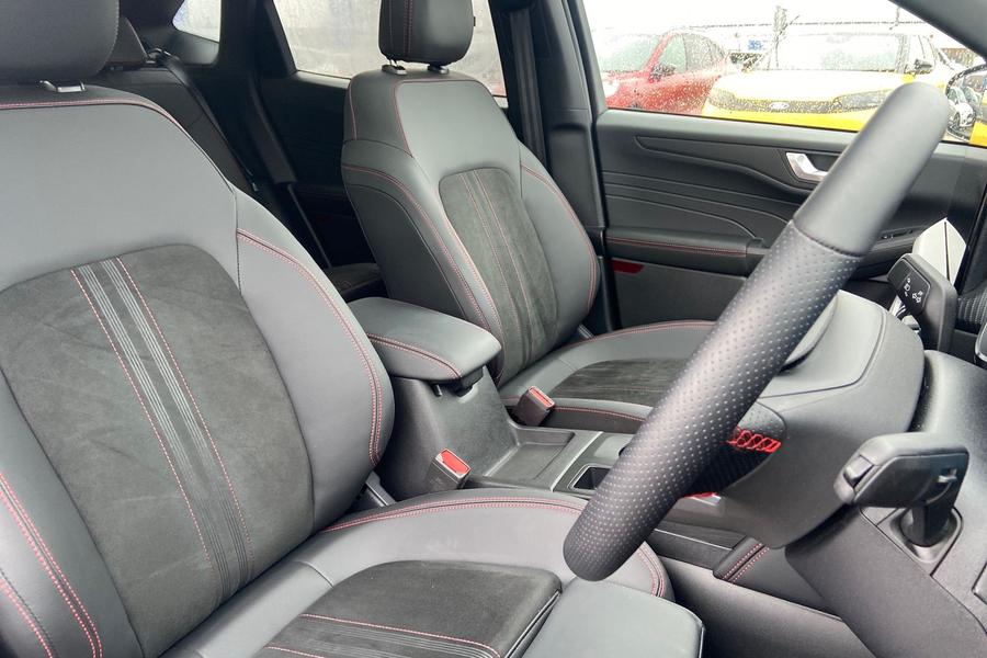 Ford Kuga Photo autoimg-f91ba9f7edf5ed3bf810eee151cc1e67845f88e4.jpg