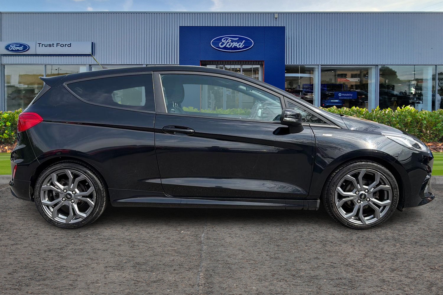 Ford FIESTA Photo 2