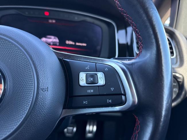VOLKSWAGEN Golf Photo 17