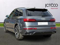 AUDI Q7 Photo 3