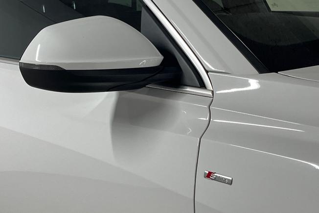 AUDI Q8 Photo 20