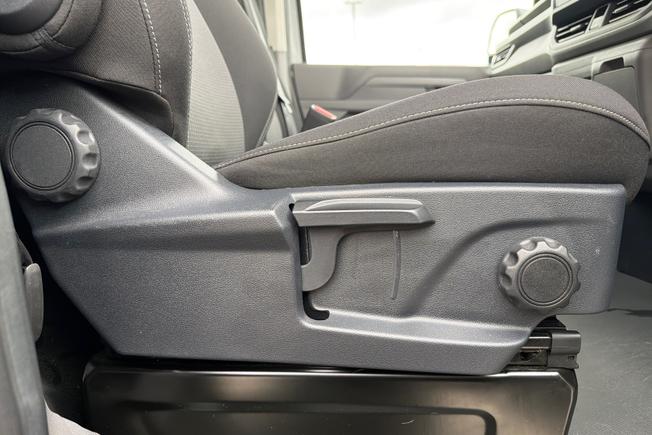 VOLKSWAGEN Transporter Photo 36