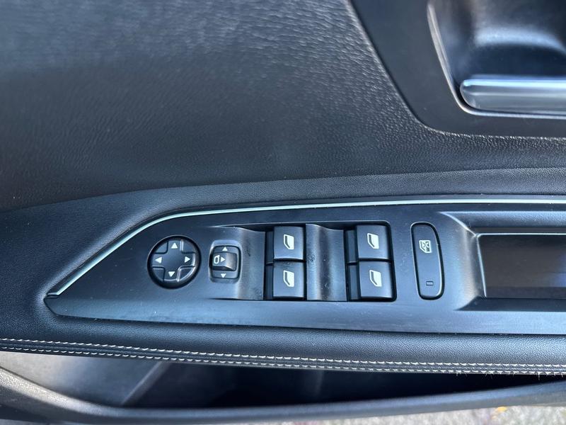 Used Peugeot 5008 KJ73YHT 24