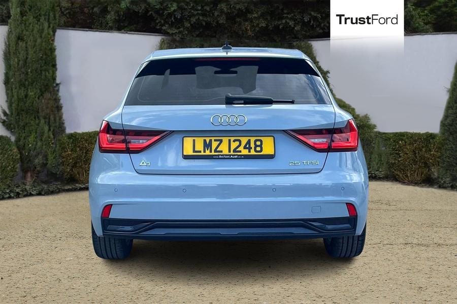 Audi A1 Photo autoimg-f945165c708502f63590c75bffc5fffd11d22fd0.jpg