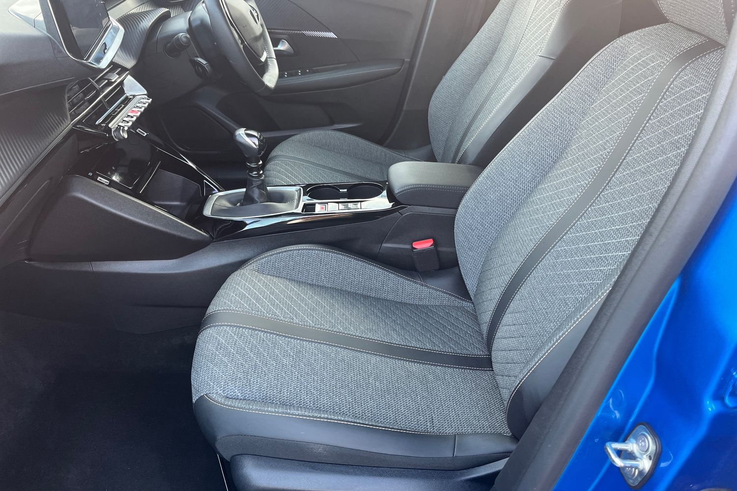 Peugeot 208 Photo 39