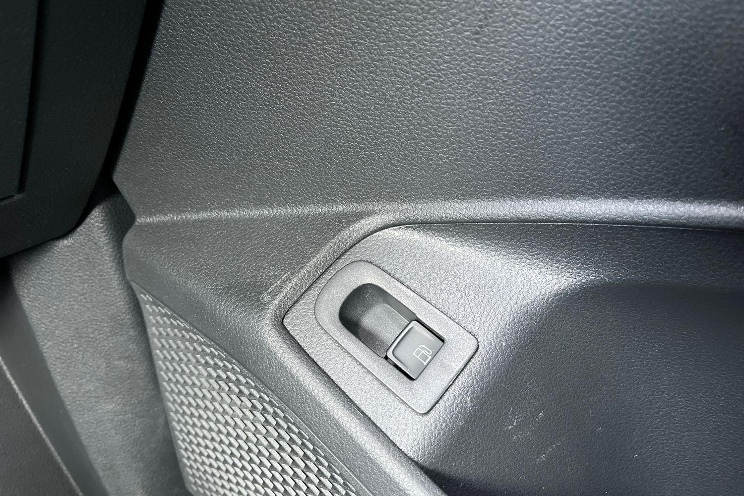 Ford TRANSIT CONNECT Photo 22