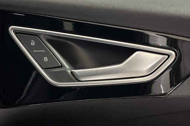 AUDI Q4 e-tron Photo 25