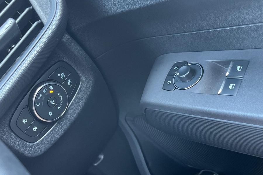Ford E-TRANSIT COURIER Photo autoimg-f9582b9bc8f042486d83c481f36dcac7354ec1a3.jpg