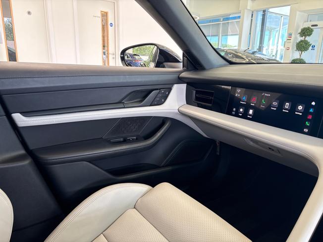 PORSCHE Taycan Photo 35
