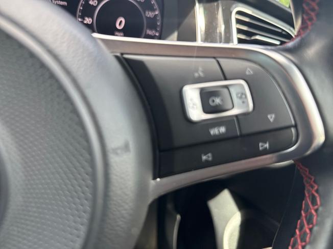VOLKSWAGEN Golf Photo 17