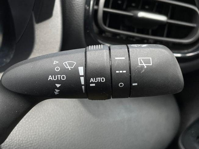Toyota Yaris Photo 36
