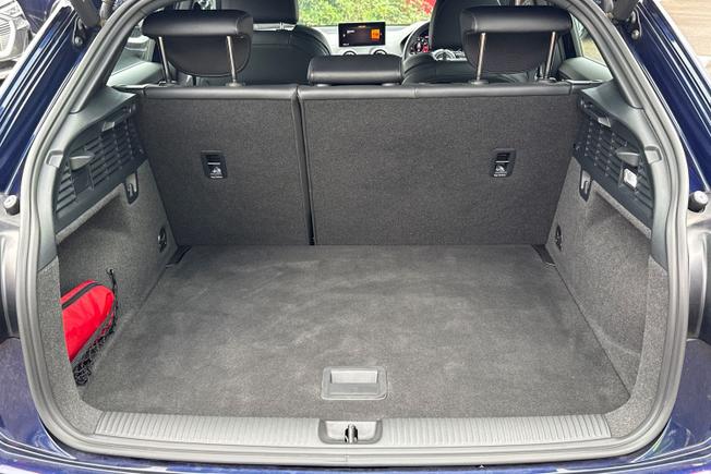 AUDI SQ2 Photo 12
