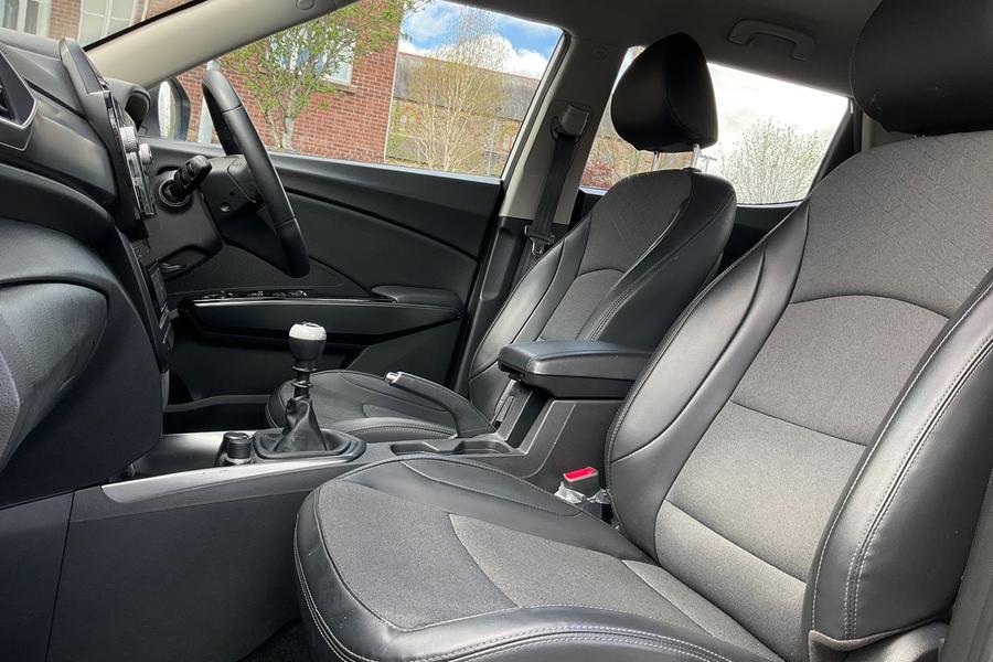 SsangYong TIVOLI Photo autoimg-f9687e7fb7b2ba813f4e6a8a56ebbf601a1877d9.jpg