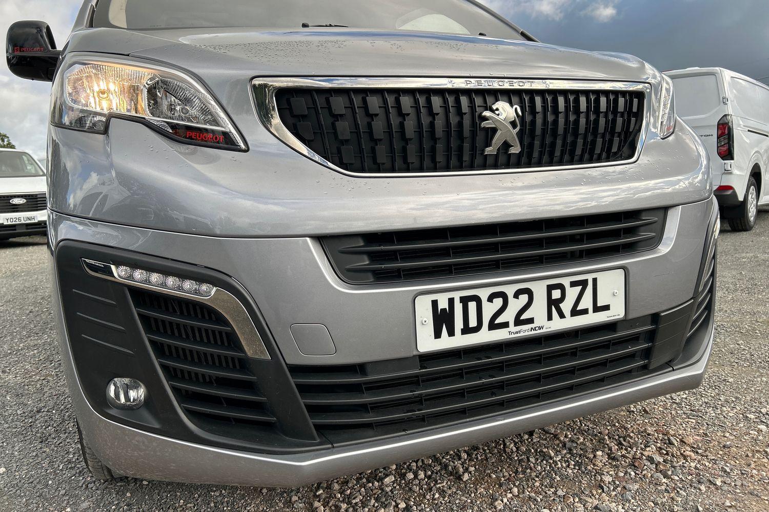 Peugeot TRAVELLER Photo 22