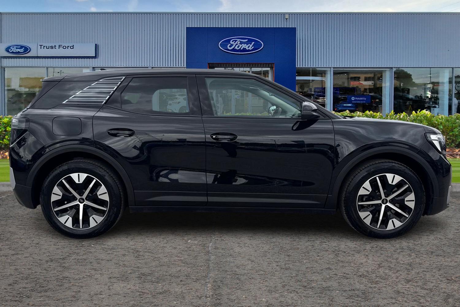 Ford EXPLORER Photo 2