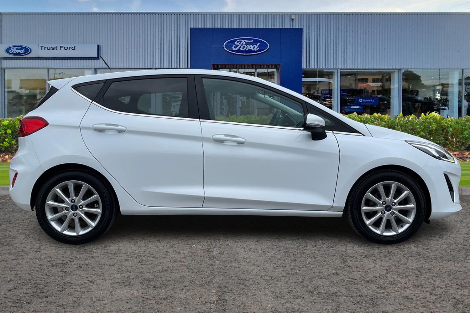 Ford Fiesta Photo 2
