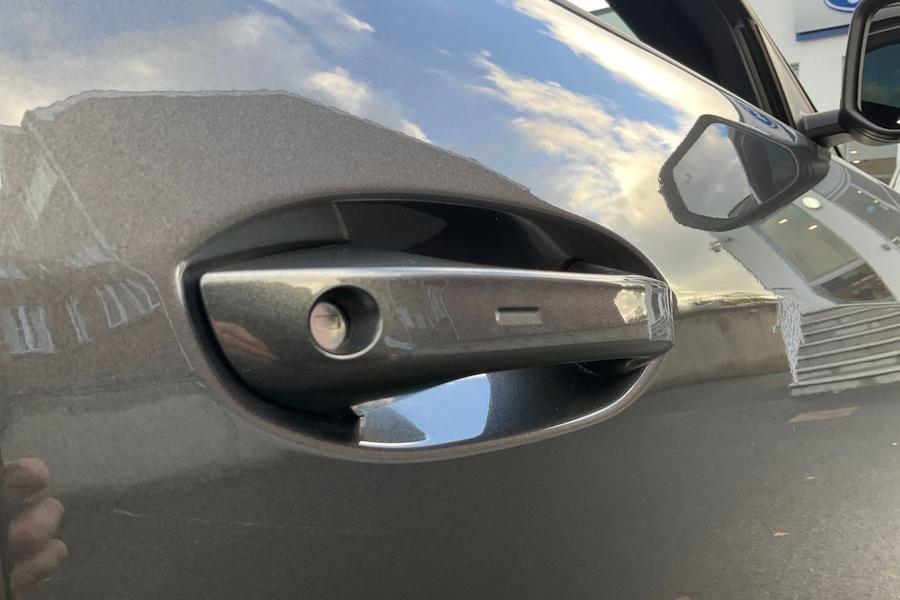 Ford Explorer Photo autoimg-f97734771e36095aa756ad56cf5a3b788a432788.jpg