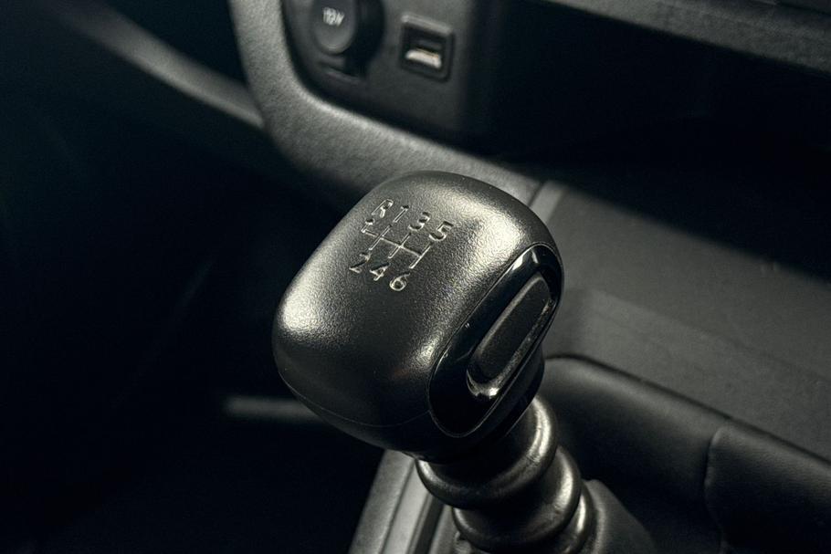 Used Vauxhall VIVARO DT73BWJ 22