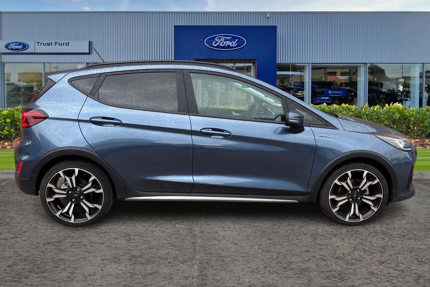 Ford Fiesta Photo 2