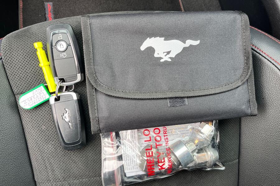 Ford Mustang Photo autoimg-f9895a98f8213ad246f9c2b0540b3882512f57e1.jpg