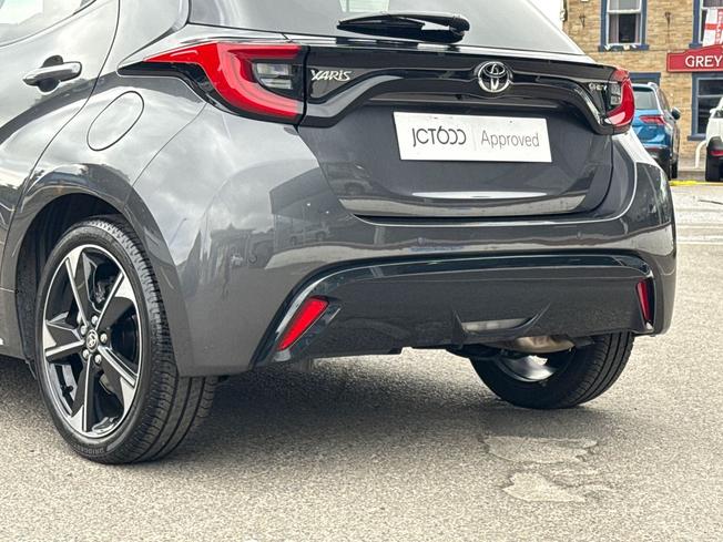 TOYOTA Yaris Photo 32
