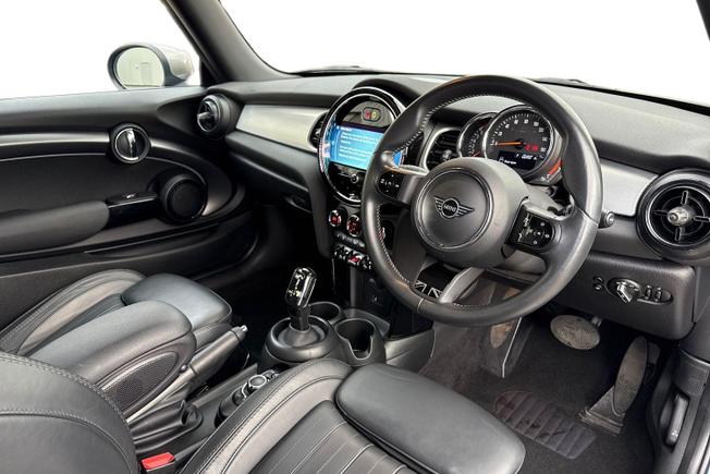 MINI Hatch Photo 6