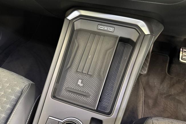 VOLKSWAGEN T-Roc Photo 15