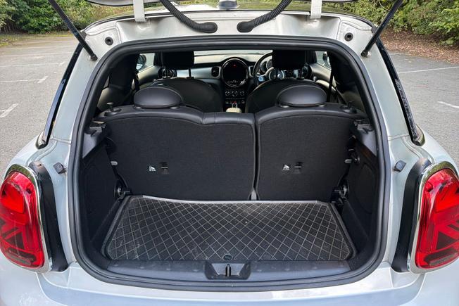 MINI Hatch Photo 12