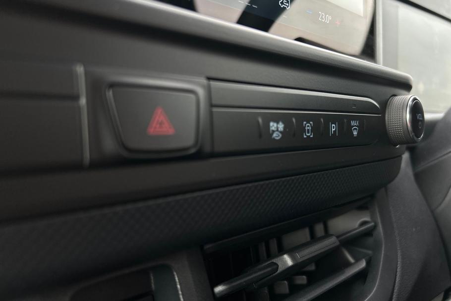 Used Ford TRANSIT CUSTOM EN25LDD 32